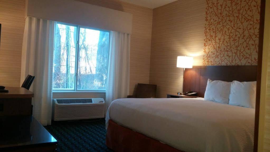 Fairfield Inn Concord Bagian luar foto